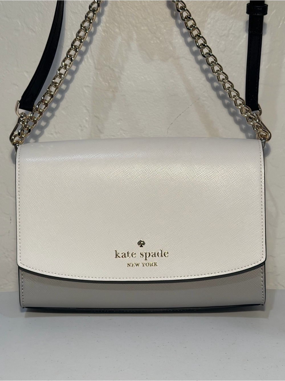 Kate Spade Carson Colorblock Convertible
Crossbody
